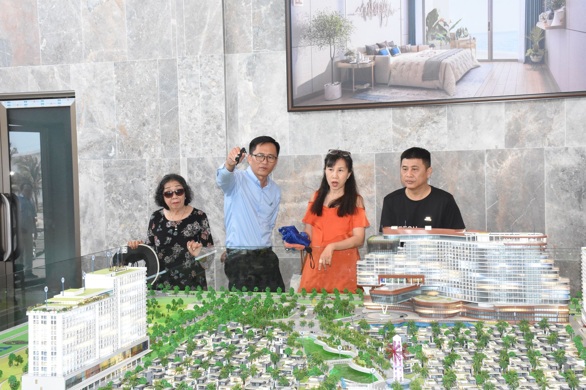 Khách hàng tìm hiểu dự án BĐS nghỉ dưỡng The Maris Vũng Tàu.