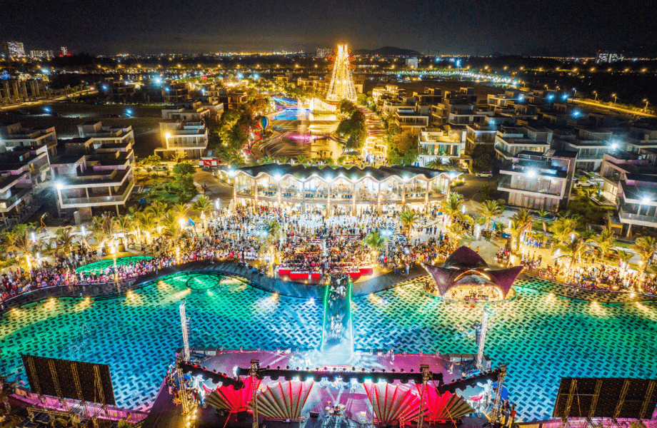 Hàng ngàn du khách cùng nhau đắm chìm trong không gian lễ hội hoành tráng tại The Maris Vũng Tàu.